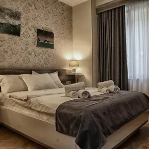 https://hotel-four-brothers-feriscvaleba-3side-street-from.alltbilisihotels.com